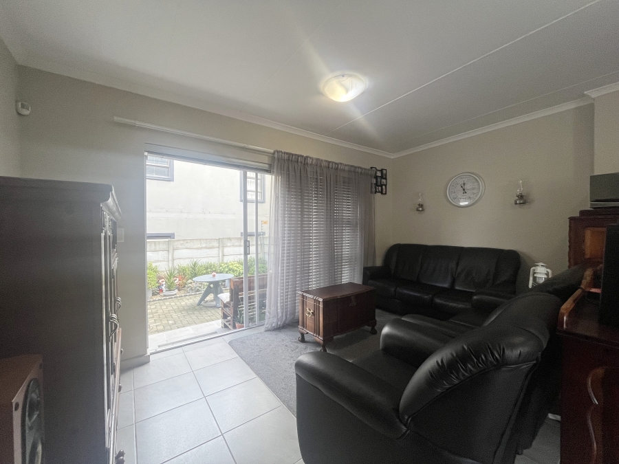 To Let 2 Bedroom Property for Rent in Brackenfell South Western Cape